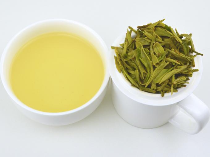 FREIES BEISPIELdecaf, der grünen Tee der Markennamen des grünen Tees longjing ist