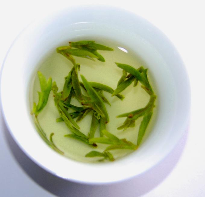 Des Drachebrunnens der Gesundheit organische grüner Tee gebogene Form-Form-frisches Teeblatt
