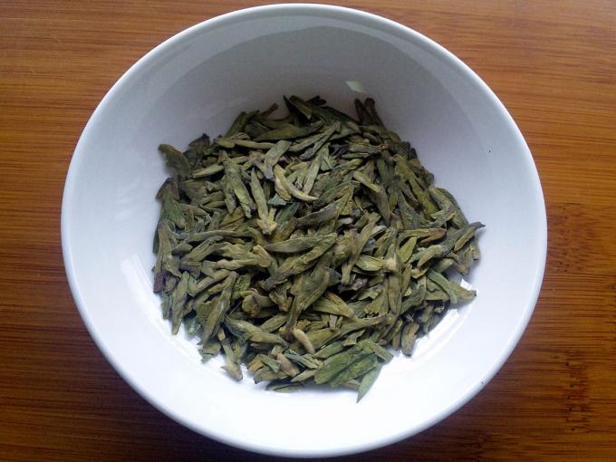 Eingesackter organischer grüner Tee-Drache-Brunnen-Tee mit gebogene Form-frischem Teeblatt