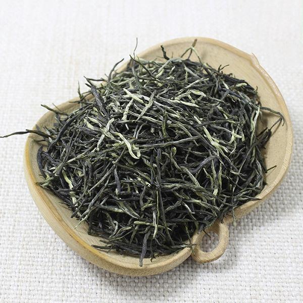 Henan-Provinz Xinyangmaojian-Tee, etwas dunkelgrüne frische grüne Teeblätter