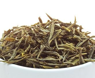China Smaragdgrüner gelber Gebirgsgrüner Tee, zarte Teeblatt-gelbe Gebirgspelz-Spitze fournisseur