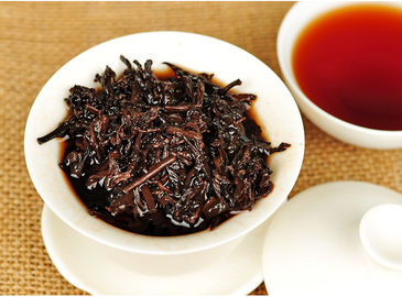 China Posten gegorener Tee Sheng PUs Erh mit bräunliche kastanienbraune Farbantientzündlichem fournisseur
