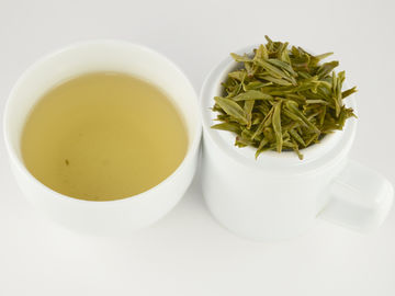 China Eingesackter organischer grüner Tee-Drache-Brunnen-Tee mit gebogene Form-frischem Teeblatt usine